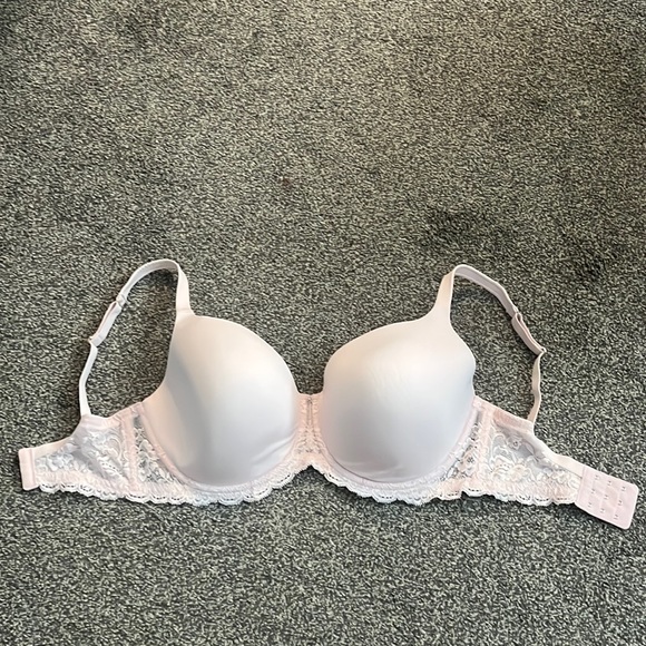 Montelle Intimates Pink Lacey bra - Picture 2 of 7